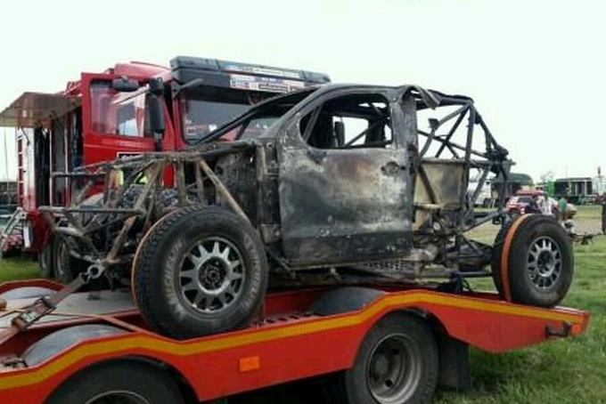 De buggy van Guerlain Chicherit verwoest na de hevige brand + FOTO